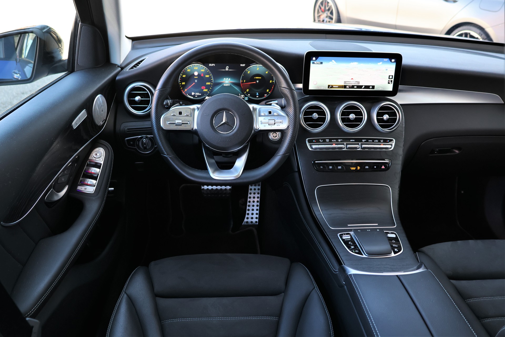 MERCEDES-BENZ GLC 220 d AMG Line 4Matic 9G-Tronic (CH)-image-13