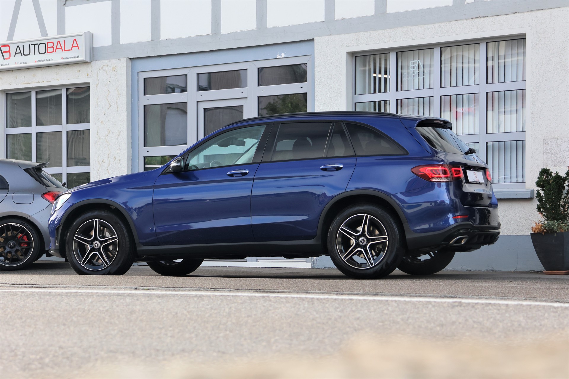 MERCEDES-BENZ GLC 220 d AMG Line 4Matic 9G-Tronic (CH)-showroom-element-3