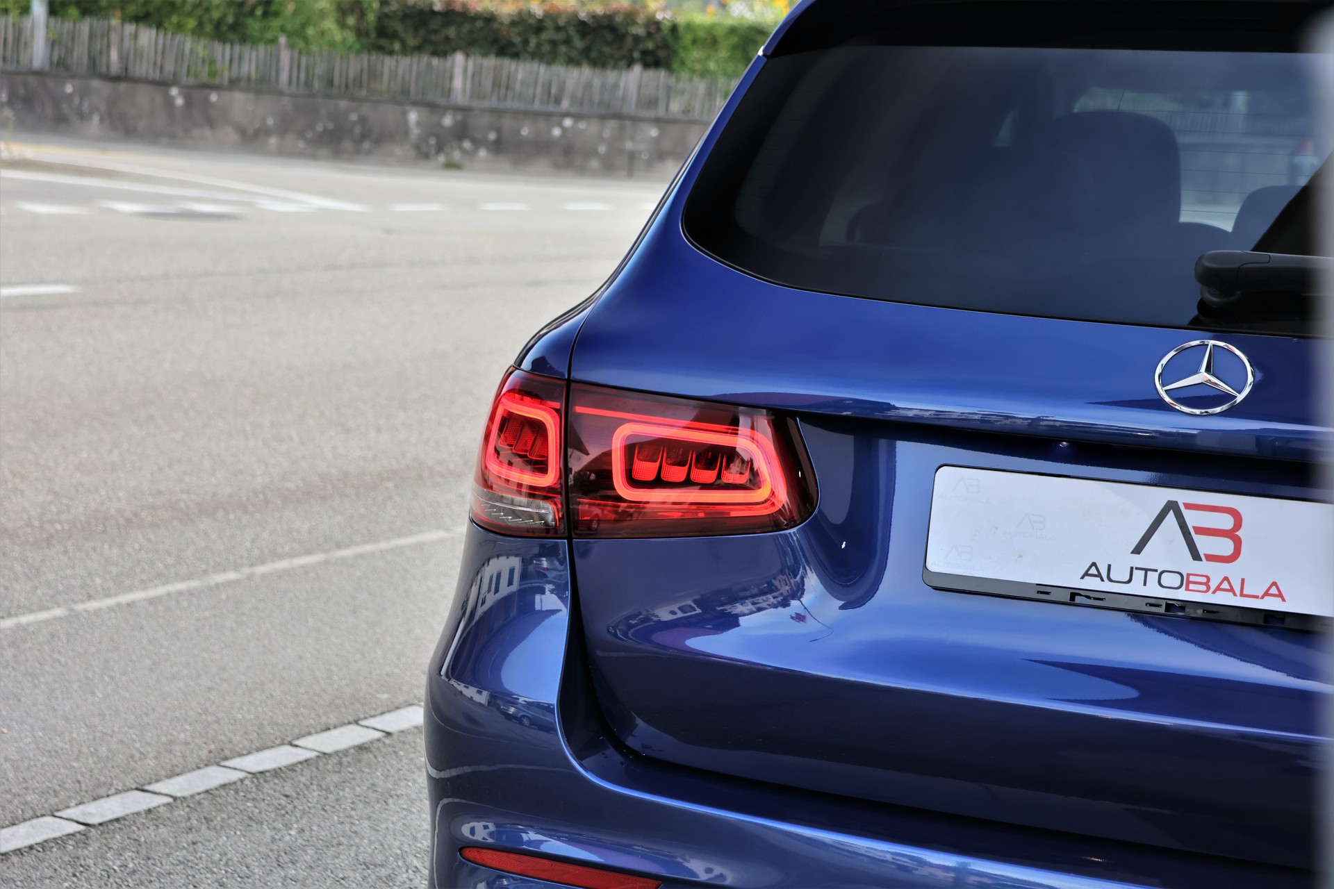 MERCEDES-BENZ GLC 220 d AMG Line 4Matic 9G-Tronic (CH)-image-5