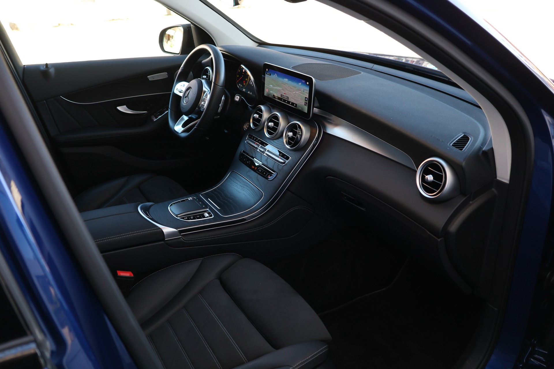 MERCEDES-BENZ GLC 220 d AMG Line 4Matic 9G-Tronic (CH)-image-18