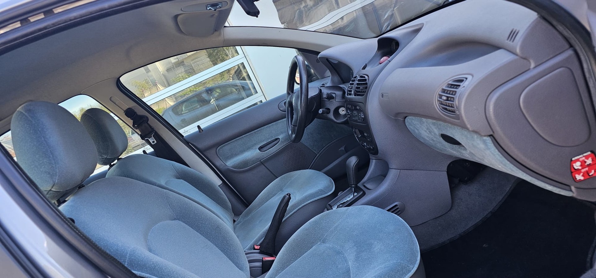 PEUGEOT 206 1.6 16V (XT) Premium-image-9