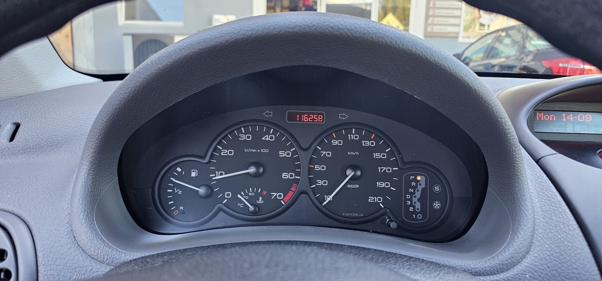PEUGEOT 206 1.6 16V (XT) Premium-image-12