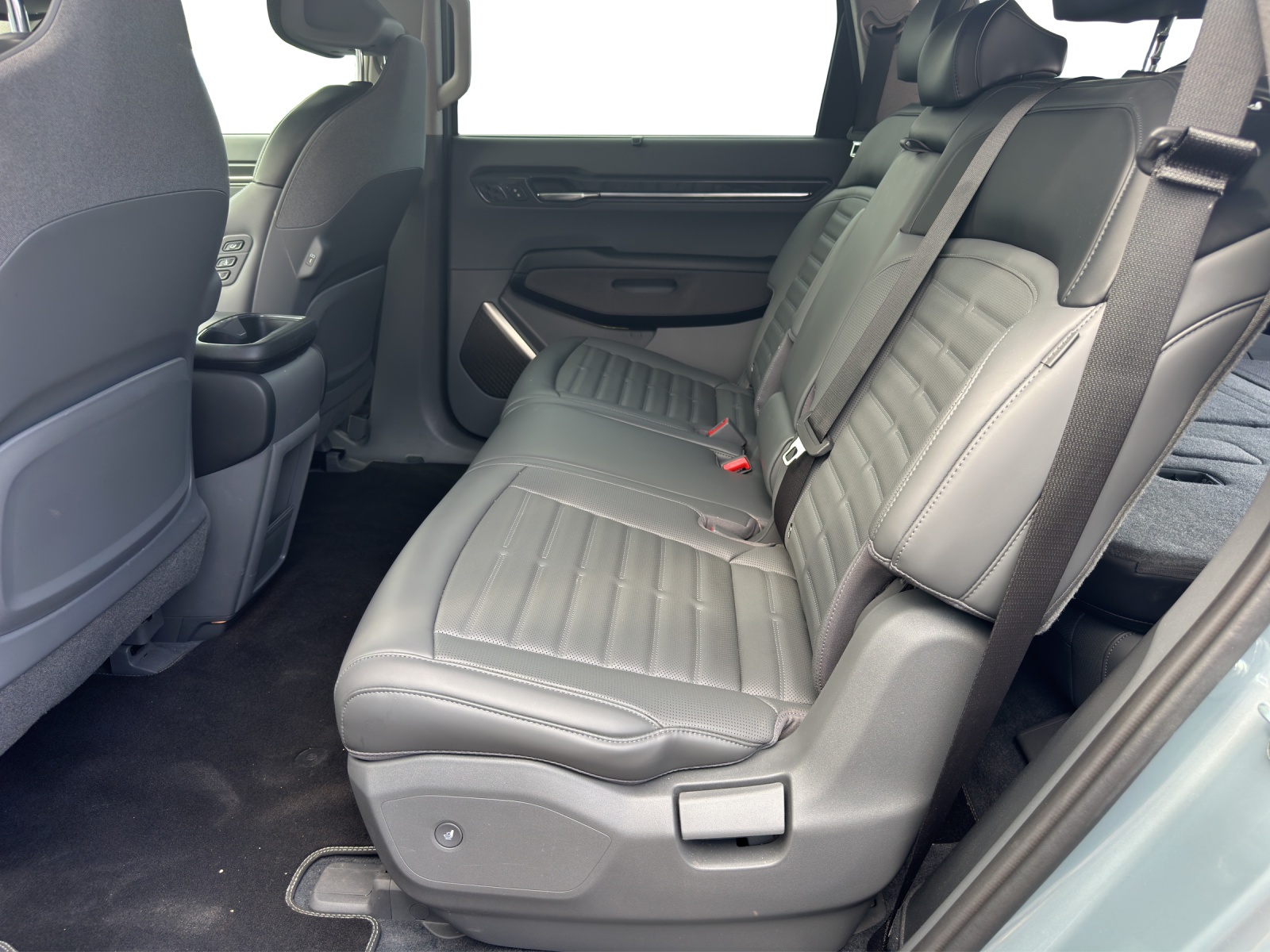 KIA EV9 99.8 kWh Earth 4x4-image-8