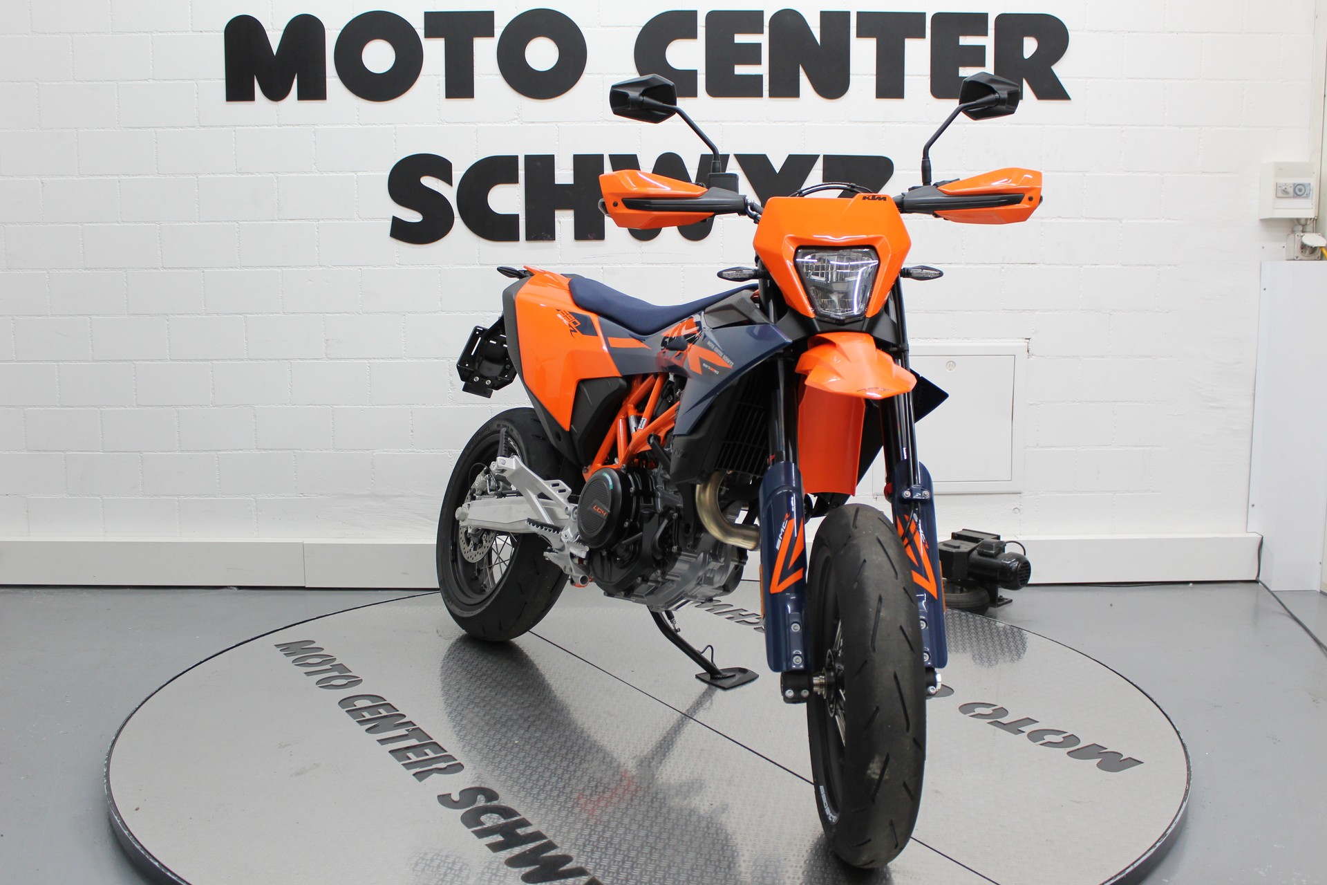 KTM 690 SMC R-image-1