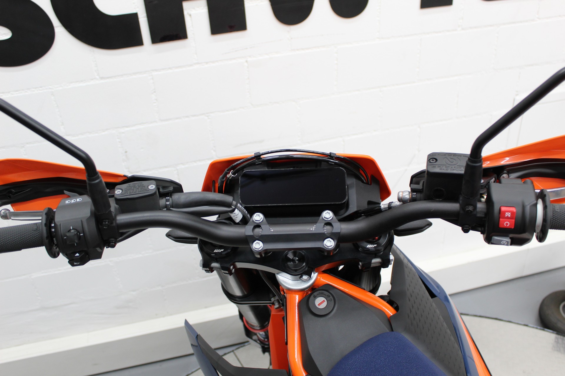 KTM 690 SMC R-image-8