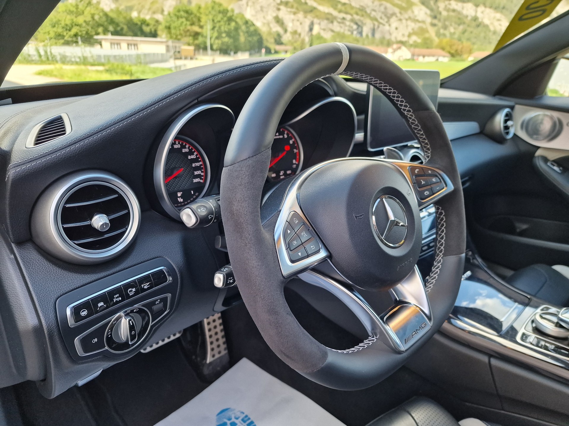 MERCEDES-BENZ C 63 S AMG Speedshift-image-12