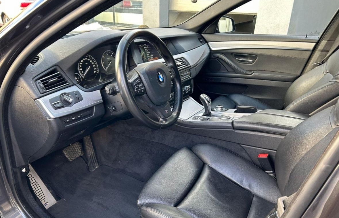 BMW M550d xDrive Touring Steptronic-image-13