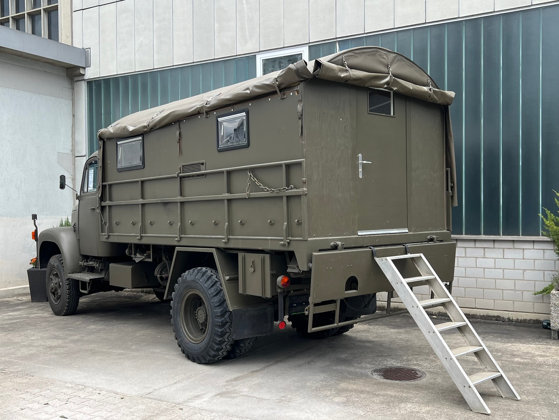 SAURER 2 DM Berna 2VM 4 x 4 Camper-image-25