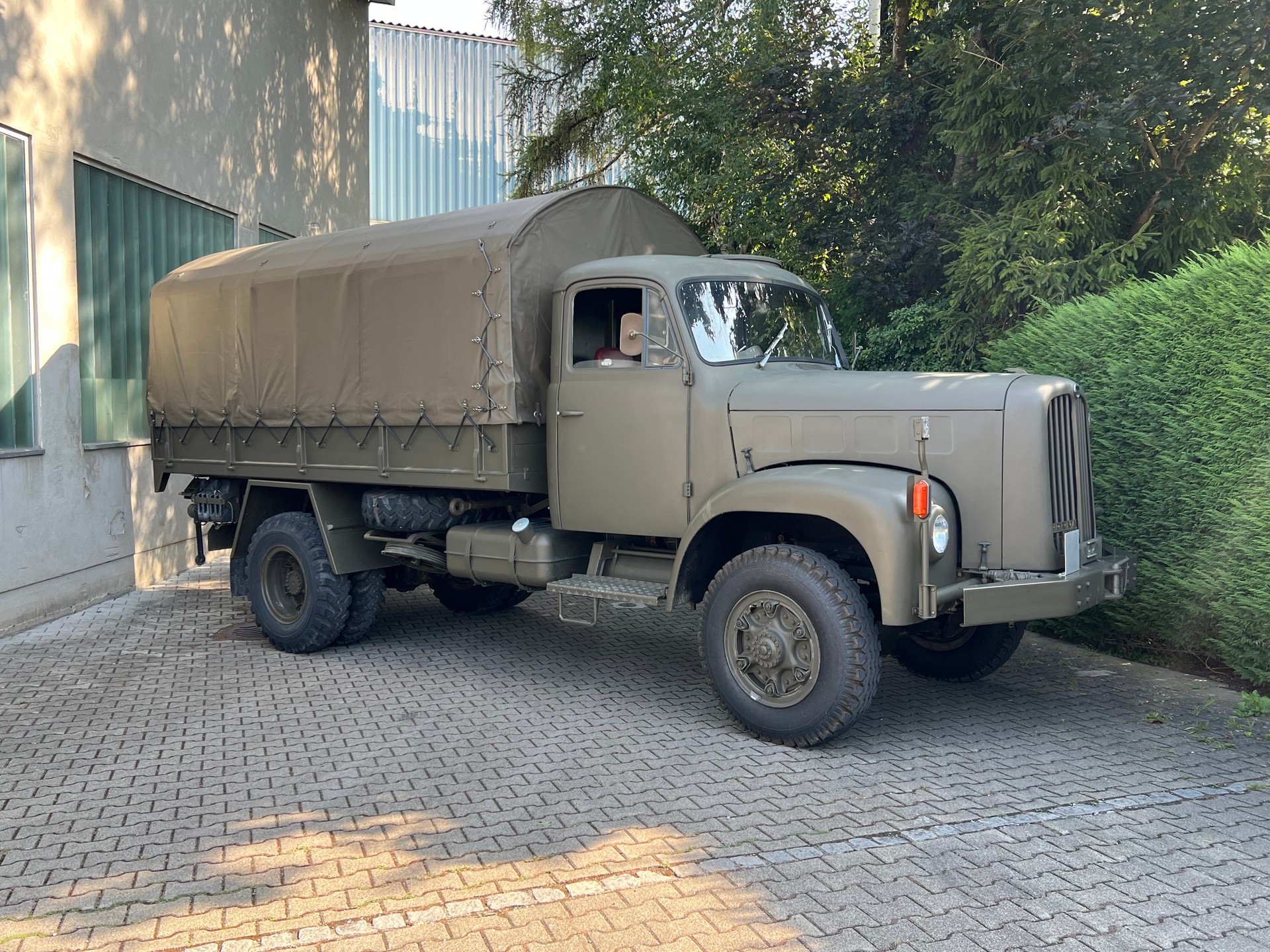 SAURER 2 DM Berna 2VM 4 x 4 Camper-image-21