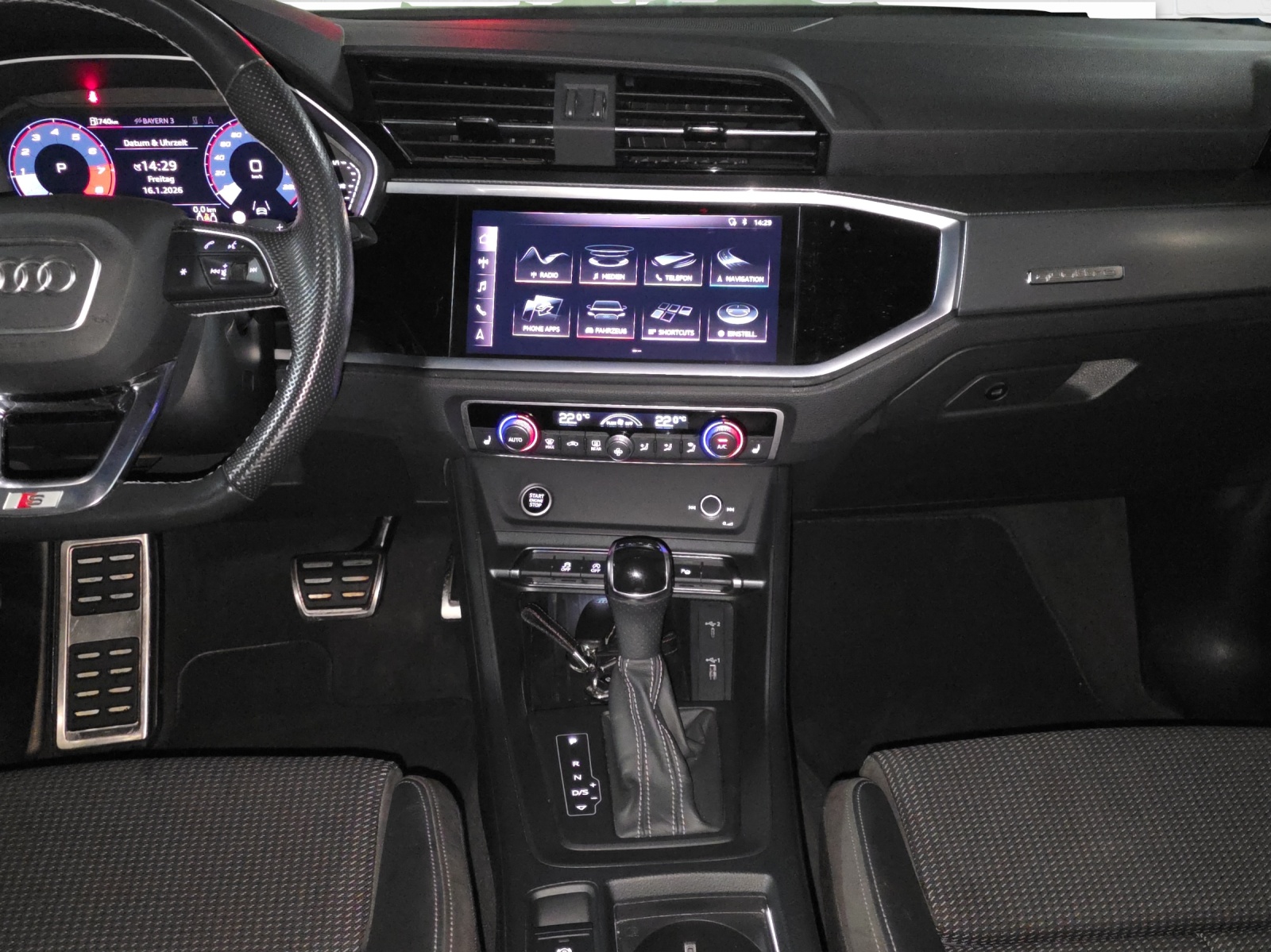 AUDI Q3 40 TFSI S line quattro S-tronic-image-6