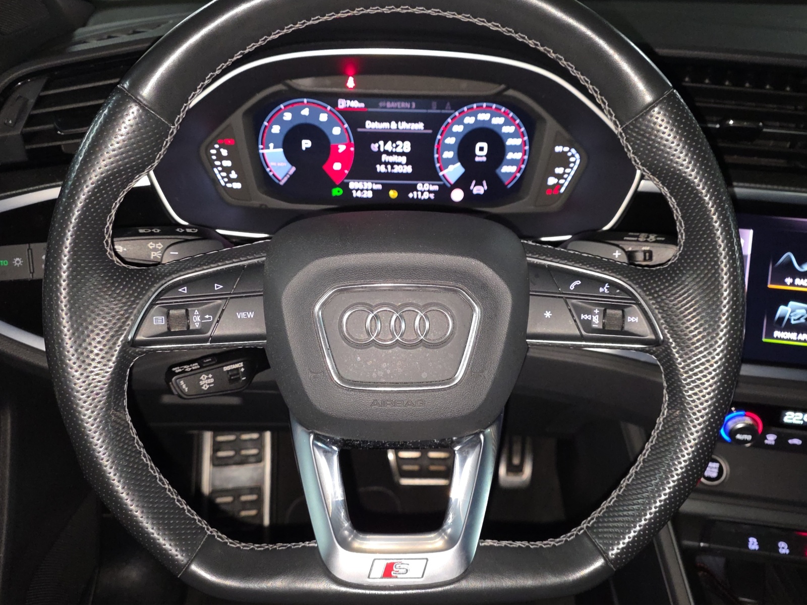 AUDI Q3 40 TFSI S line quattro S-tronic-image-7