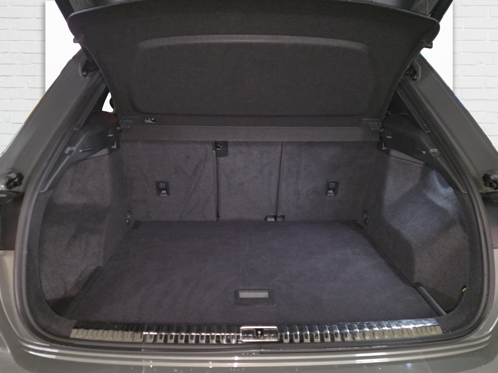 AUDI Q3 40 TFSI S line quattro S-tronic-image-9