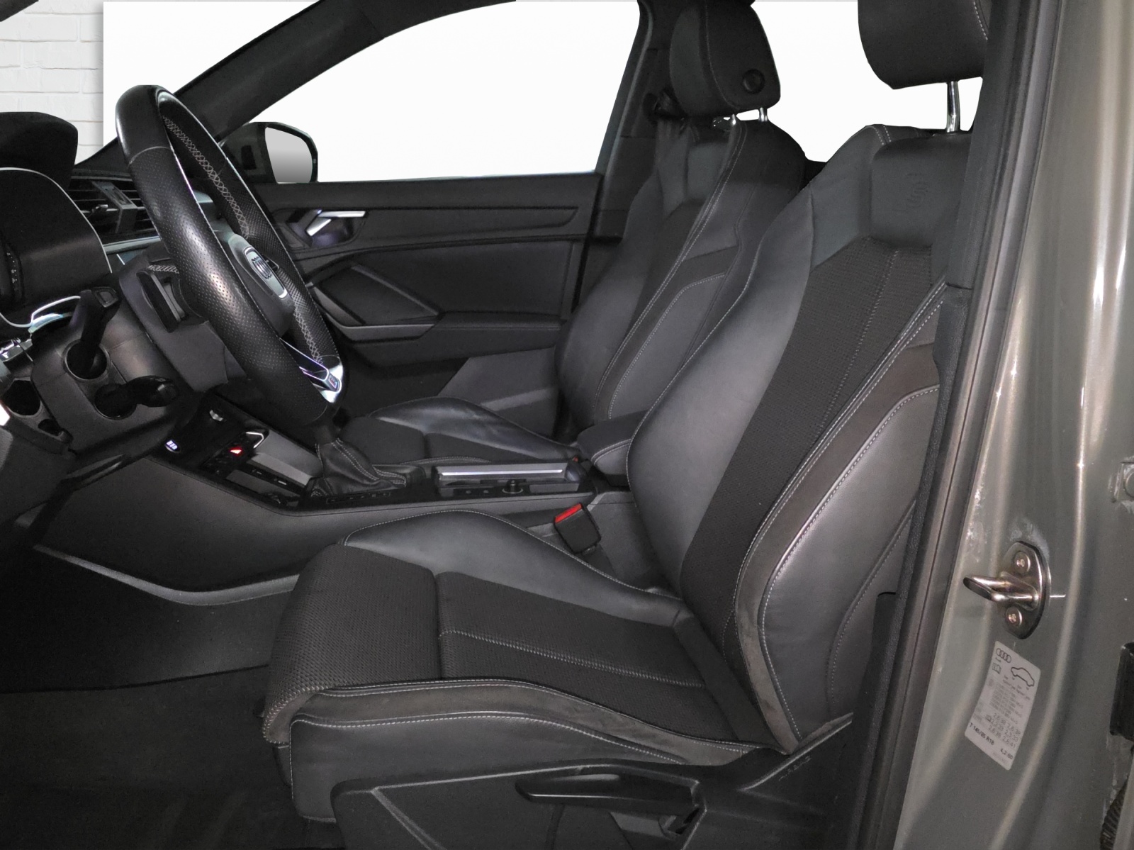AUDI Q3 40 TFSI S line quattro S-tronic-image-5