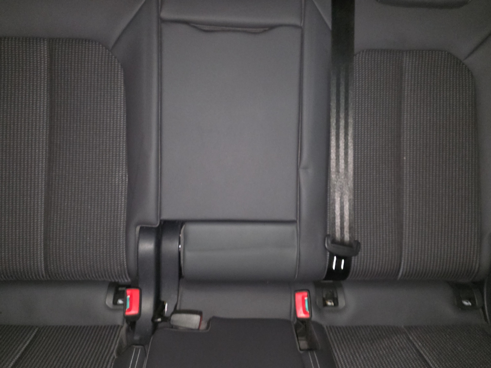 AUDI Q3 40 TFSI S line quattro S-tronic-image-8