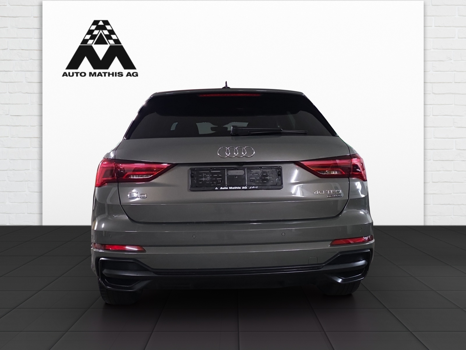 AUDI Q3 40 TFSI S line quattro S-tronic-image-4