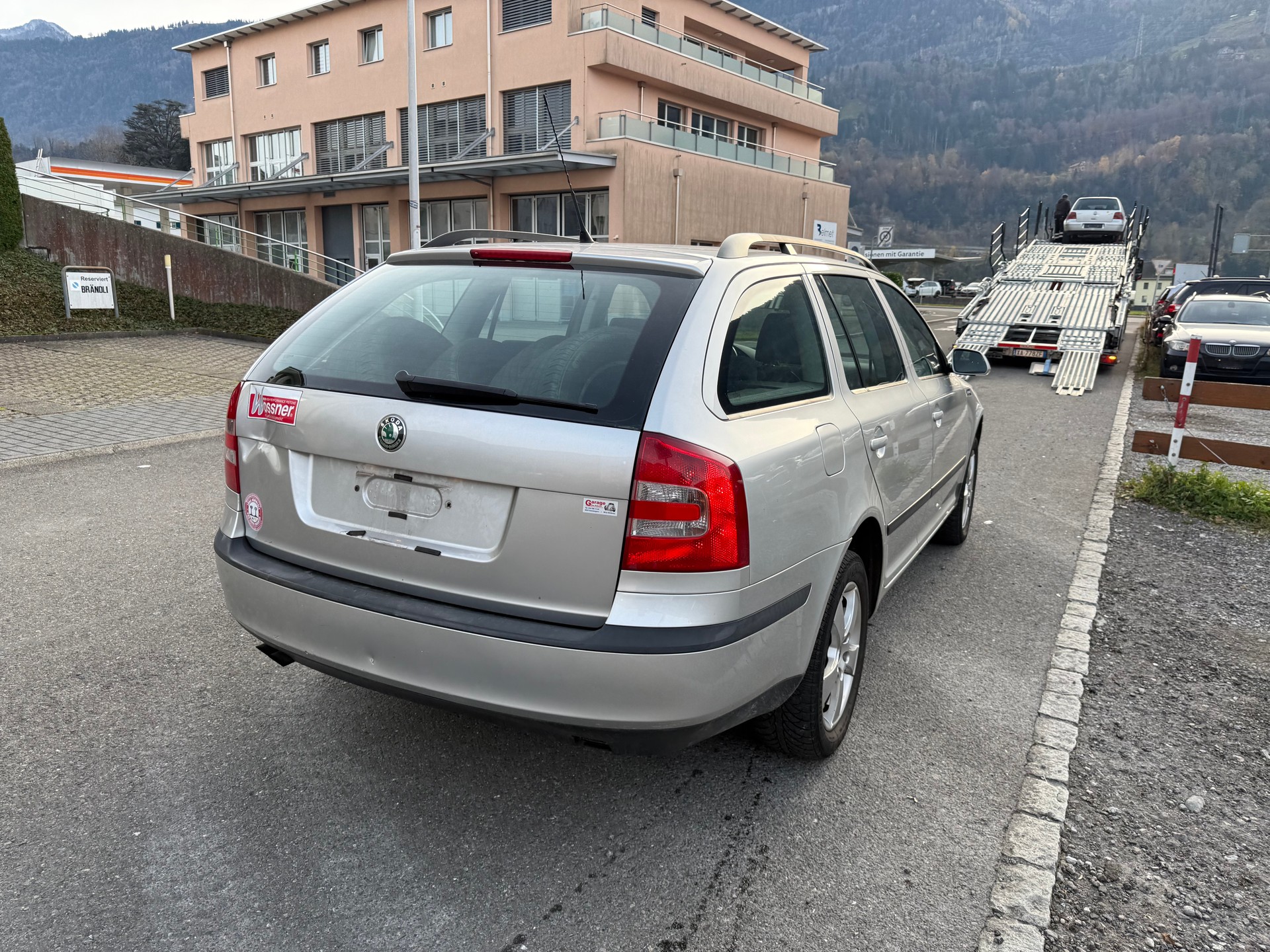 SKODA Octavia 2.0 FSI Adventure 4x4-showroom-element-2