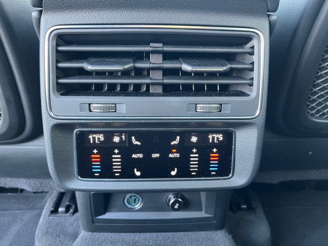 AUDI Q7 50 TDI quattro S Line tiptronic-image-23