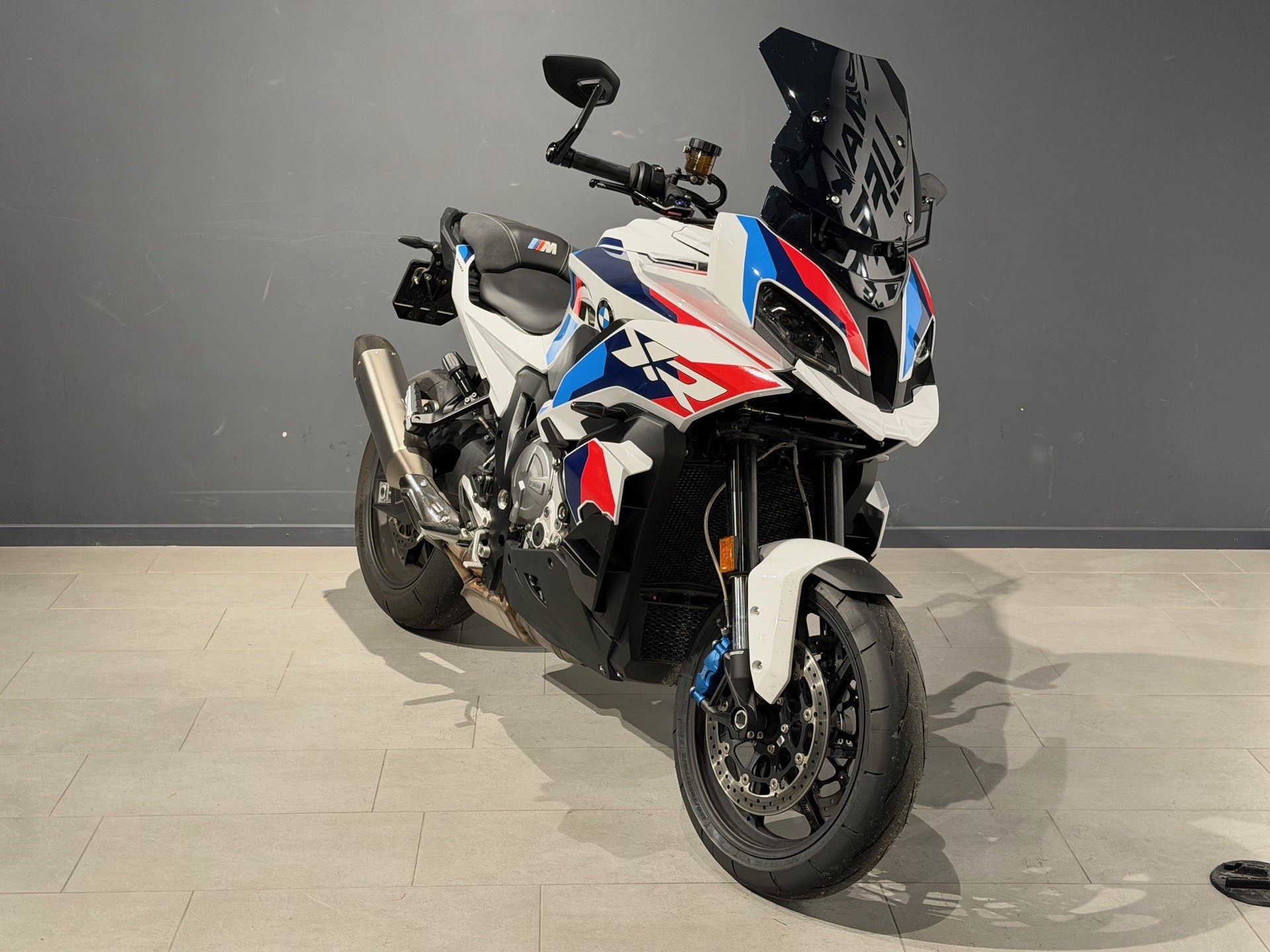 BMW M 1000 XR-image-1