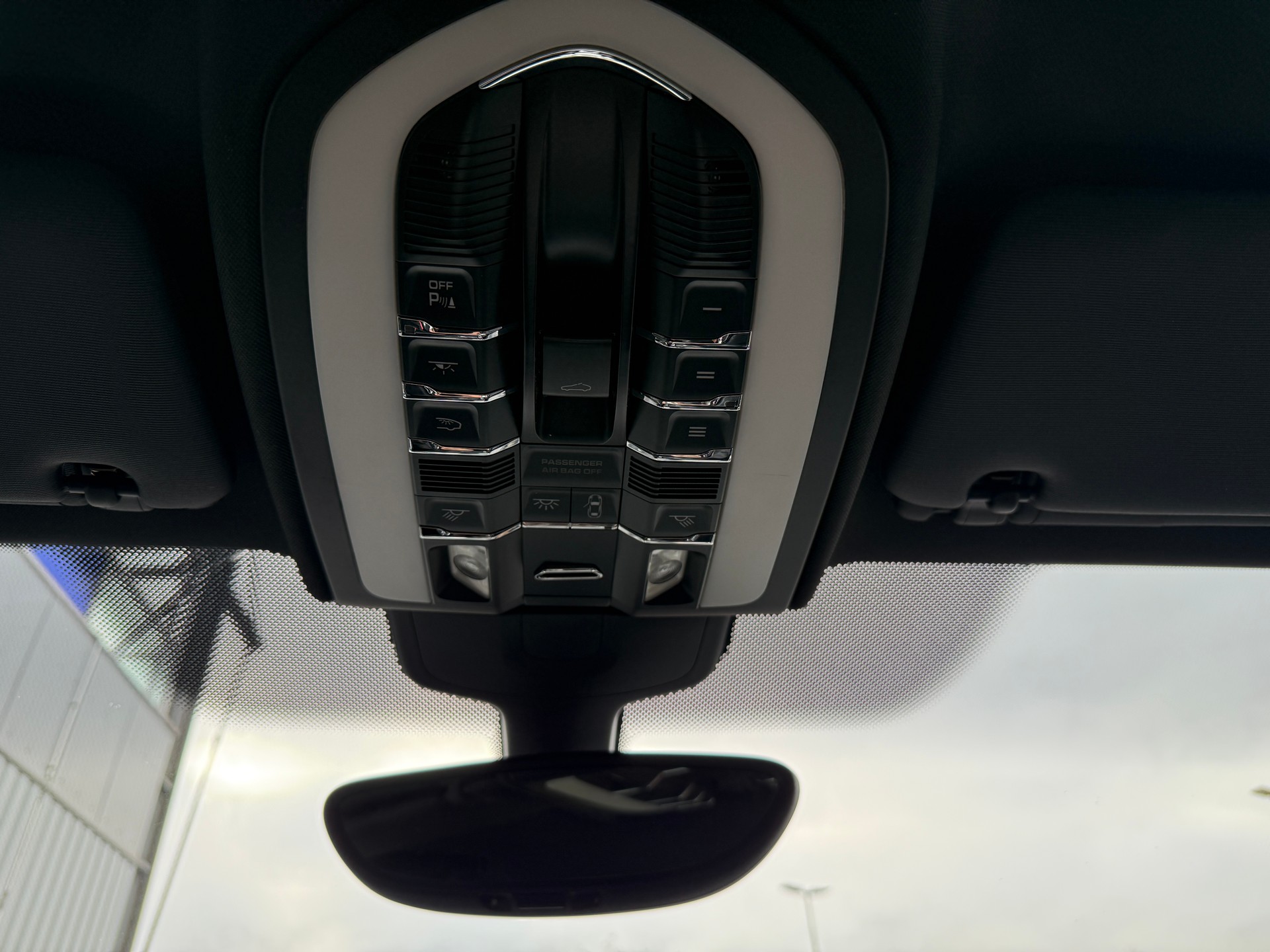 PORSCHE Cayenne Diesel *** STANDHEIZUNG MIT FERNBEDIENUNG / LUFTFAHRWERK / FRONTSCHEIBENHEIZUNG ***-image-14