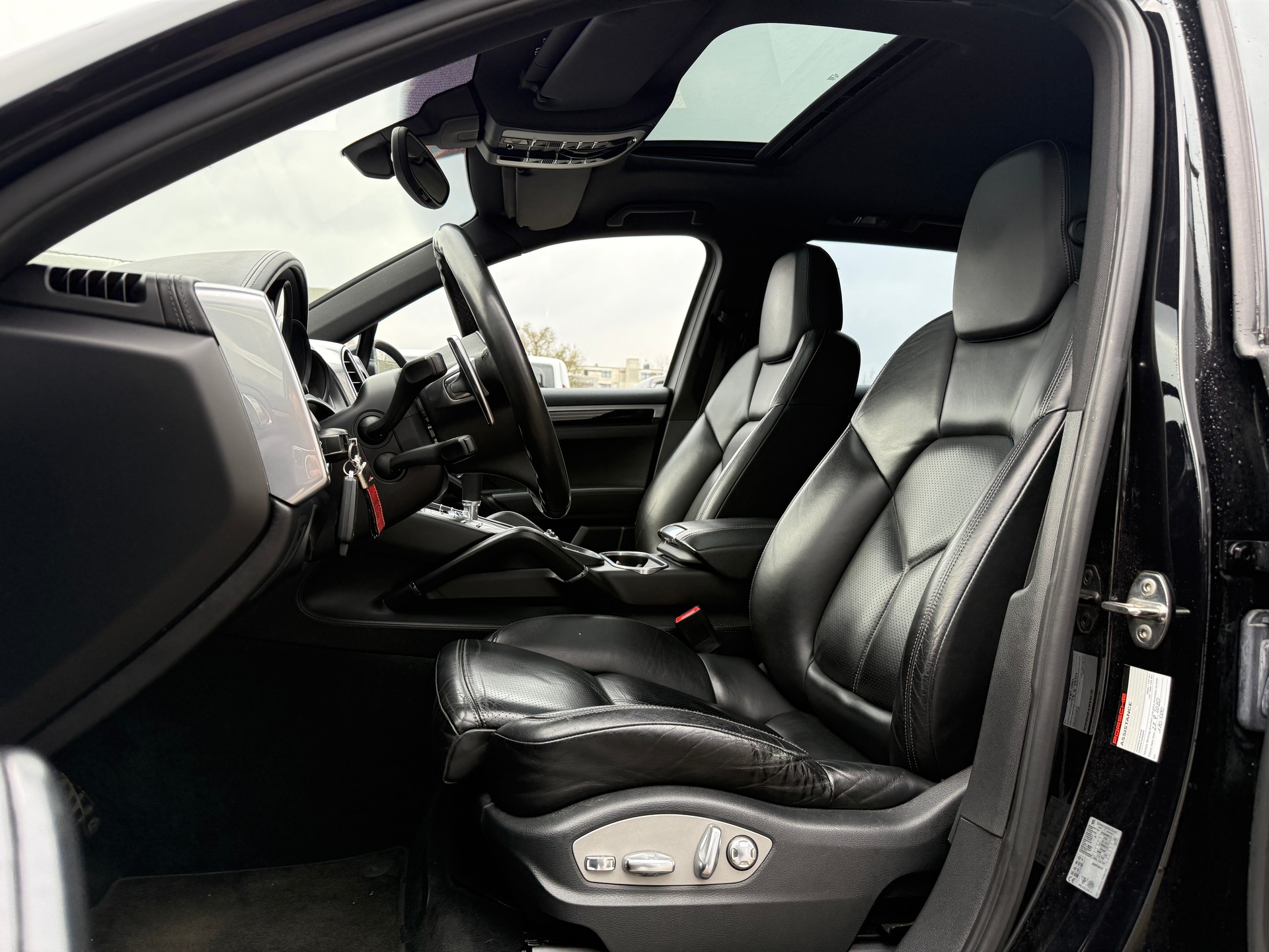 PORSCHE Cayenne Diesel *** STANDHEIZUNG MIT FERNBEDIENUNG / LUFTFAHRWERK / FRONTSCHEIBENHEIZUNG ***-image-9