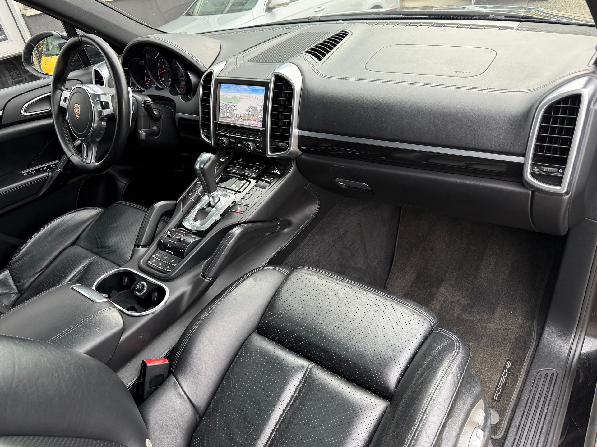 PORSCHE Cayenne Diesel *** STANDHEIZUNG MIT FERNBEDIENUNG / LUFTFAHRWERK / FRONTSCHEIBENHEIZUNG ***-image-12