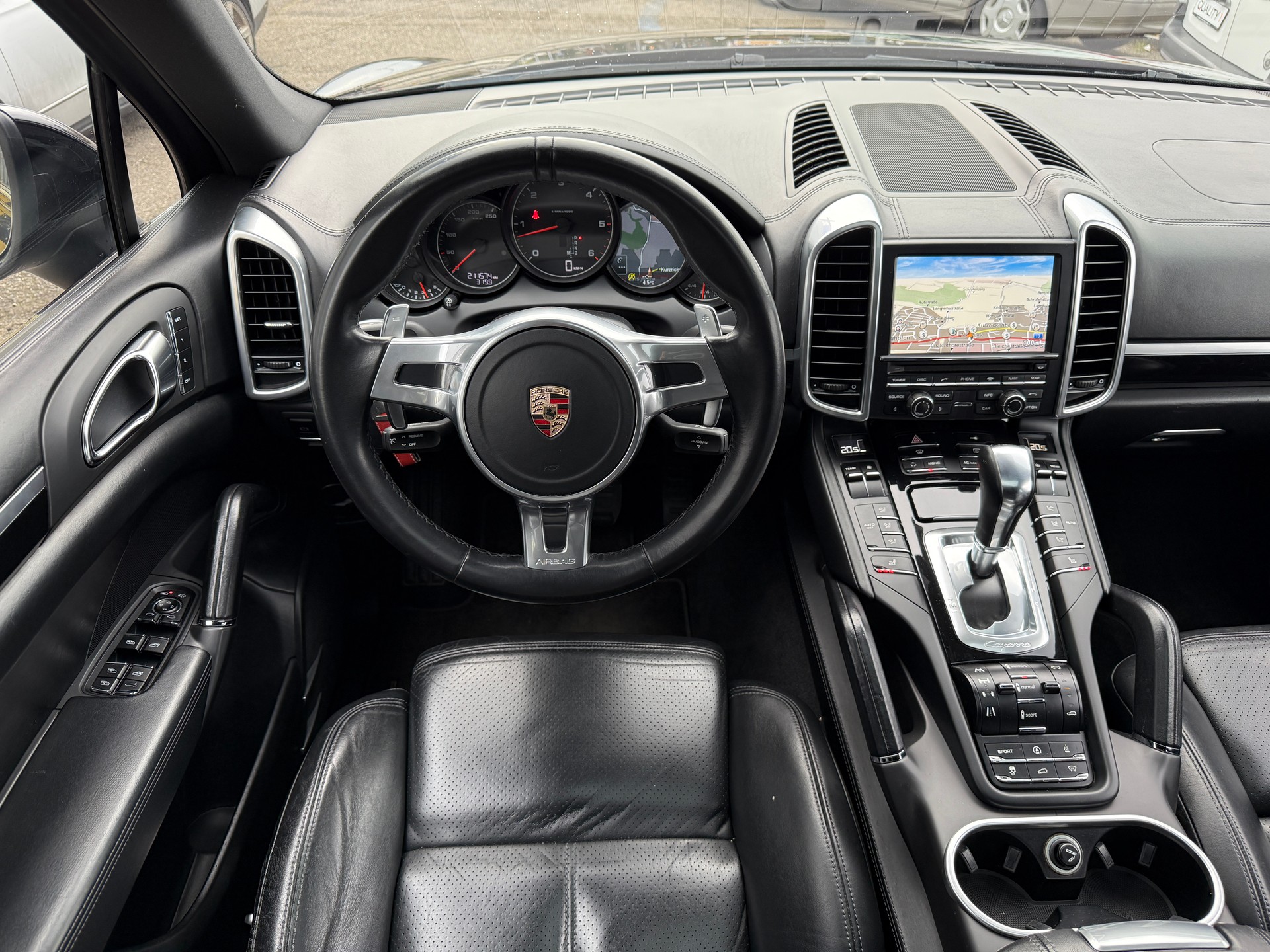 PORSCHE Cayenne Diesel *** STANDHEIZUNG MIT FERNBEDIENUNG / LUFTFAHRWERK / FRONTSCHEIBENHEIZUNG ***-image-11