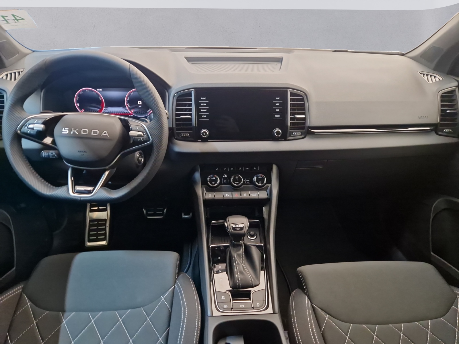 SKODA Karoq 2.0 TSI SportLine 4x4 DSG-image-9