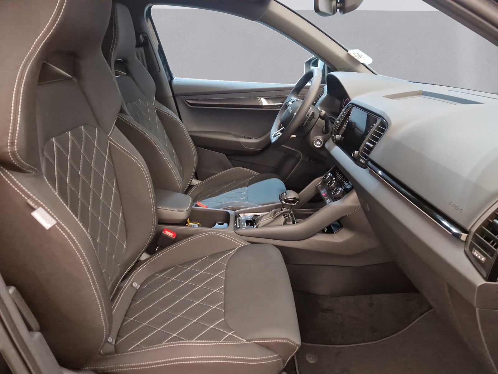 SKODA Karoq 2.0 TSI SportLine 4x4 DSG-image-11