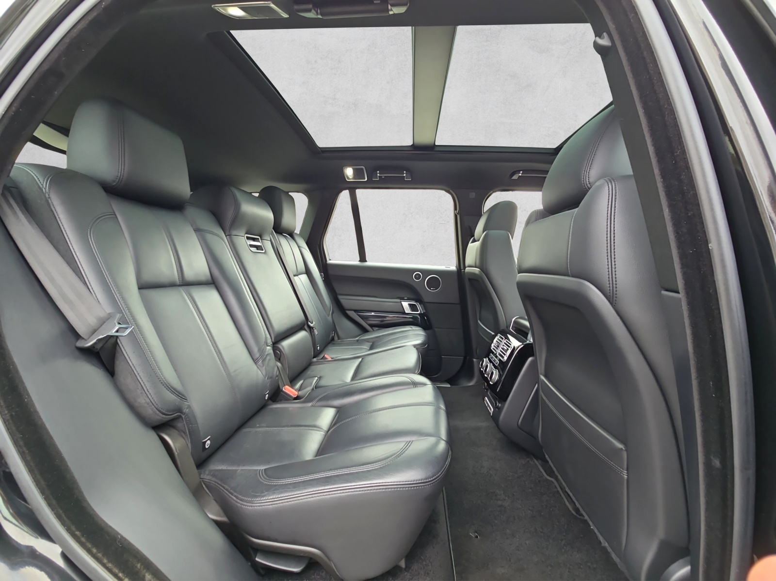 LAND ROVER Range Rover 3.0 V6 TDI Vogue (ZR vo.+hi.NEU)-image-10