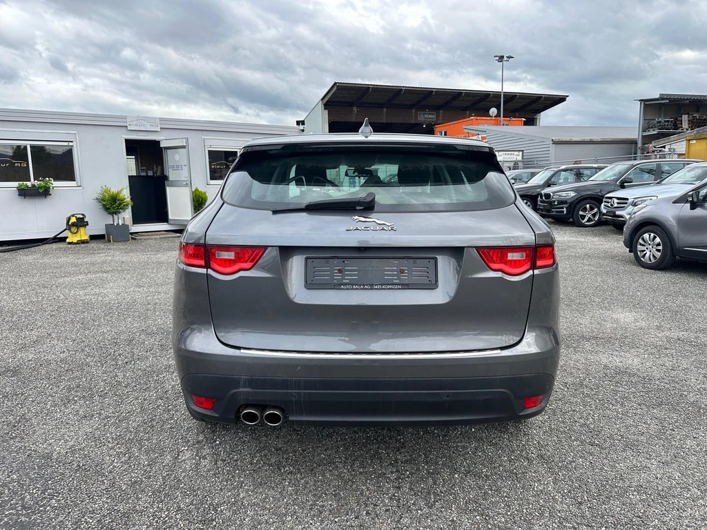 JAGUAR F-Pace 2.0d Pure AWD Automatik-image-3