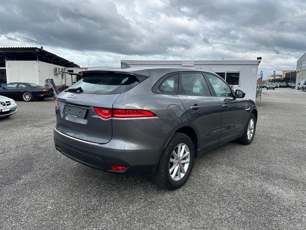 JAGUAR F-Pace 2.0d Pure AWD Automatik-image-4