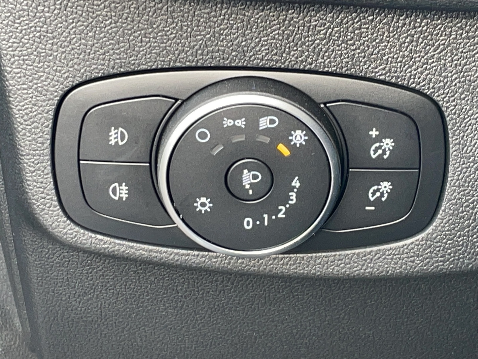 FORD Focus 1.0i EcoB 125 Vignale-image-10