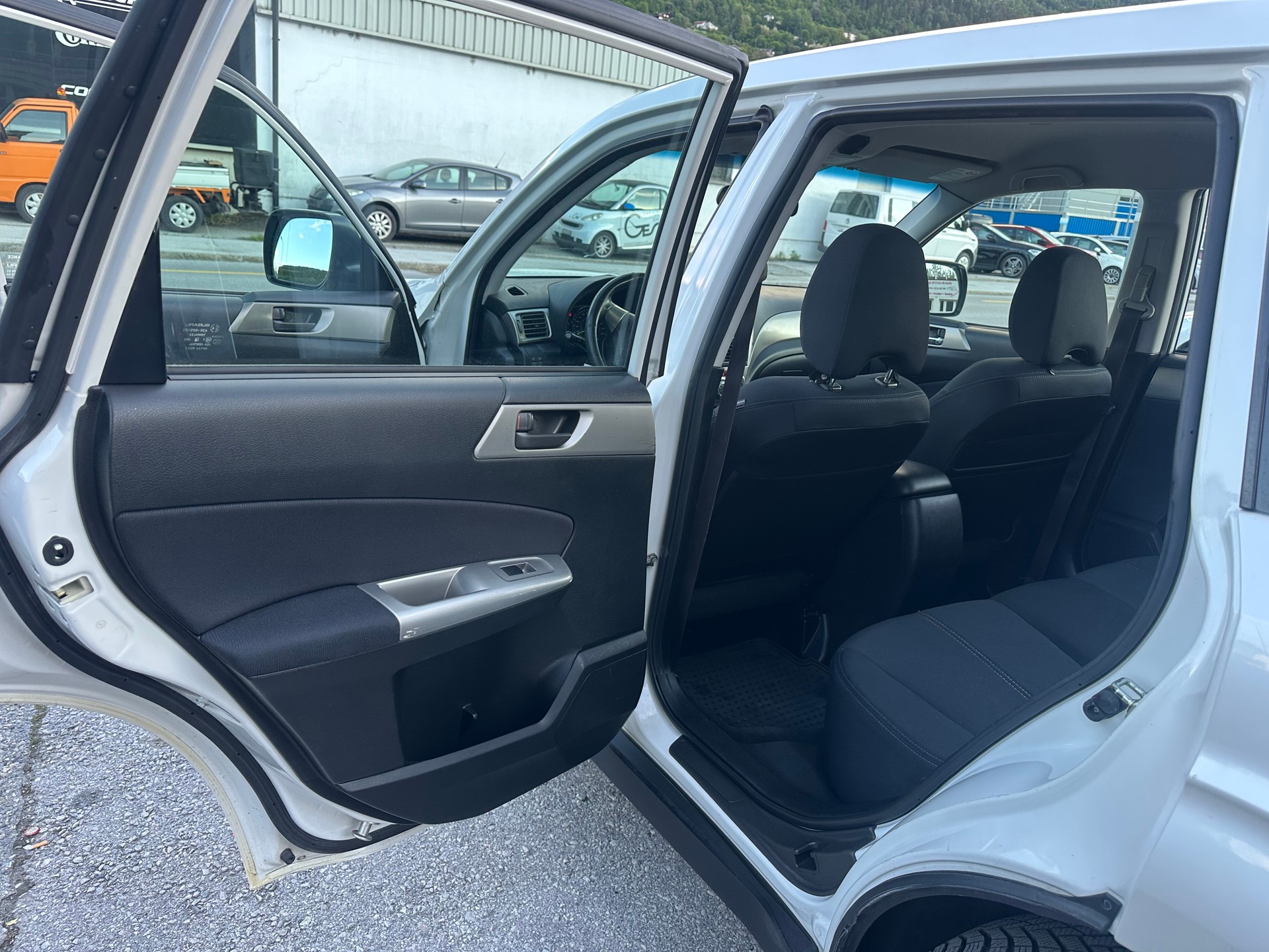 SUBARU Forester 2.0D X Swiss-image-10