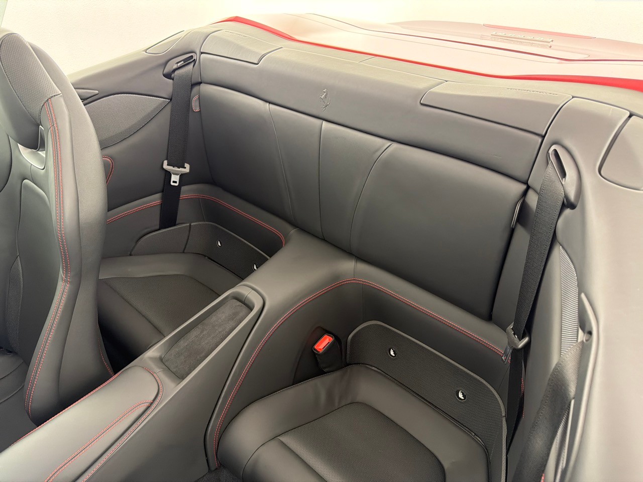 FERRARI Portofino M-image-5