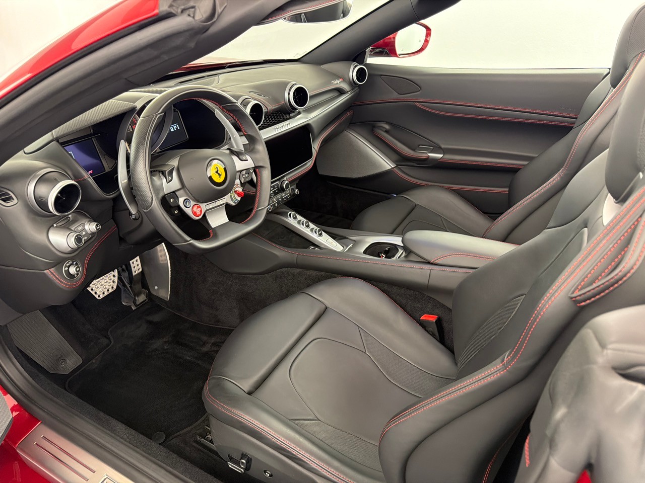 FERRARI Portofino M-image-4