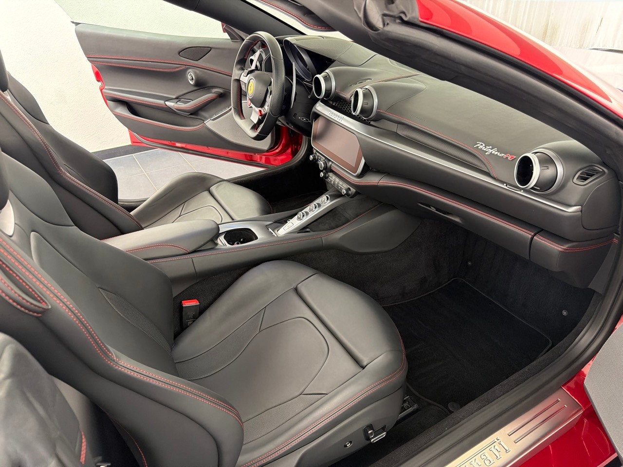FERRARI Portofino M-image-8