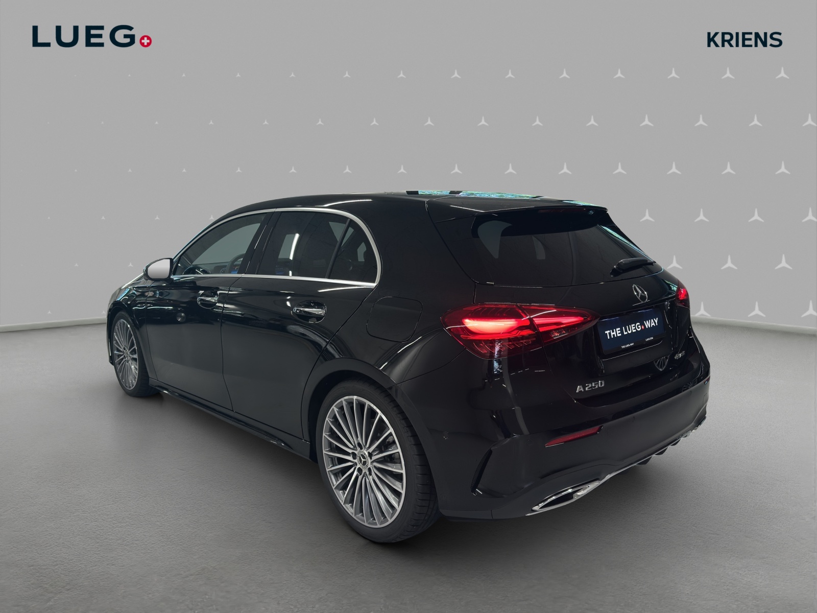 MERCEDES-BENZ A 250 4M - AMG / DISTRONIC / 360 Grad Kamera / Head-Up Display / Panorama-Dach-image-2