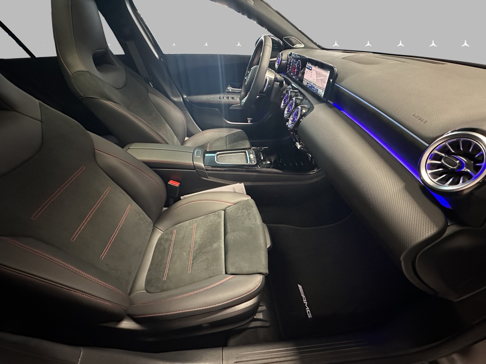 MERCEDES-BENZ A 250 4M - AMG / DISTRONIC / 360 Grad Kamera / Head-Up Display / Panorama-Dach-image-14