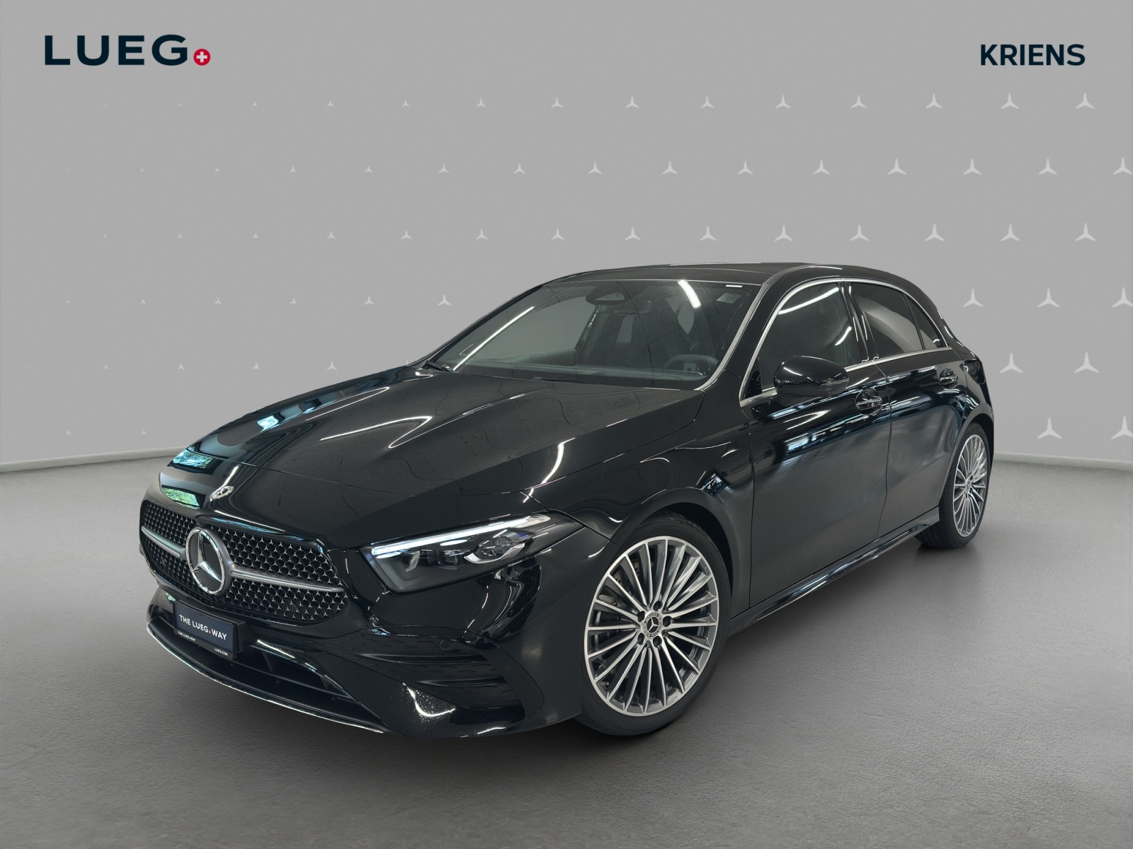 MERCEDES-BENZ A 250 4M - AMG / DISTRONIC / 360 Grad Kamera / Head-Up Display / Panorama-Dach