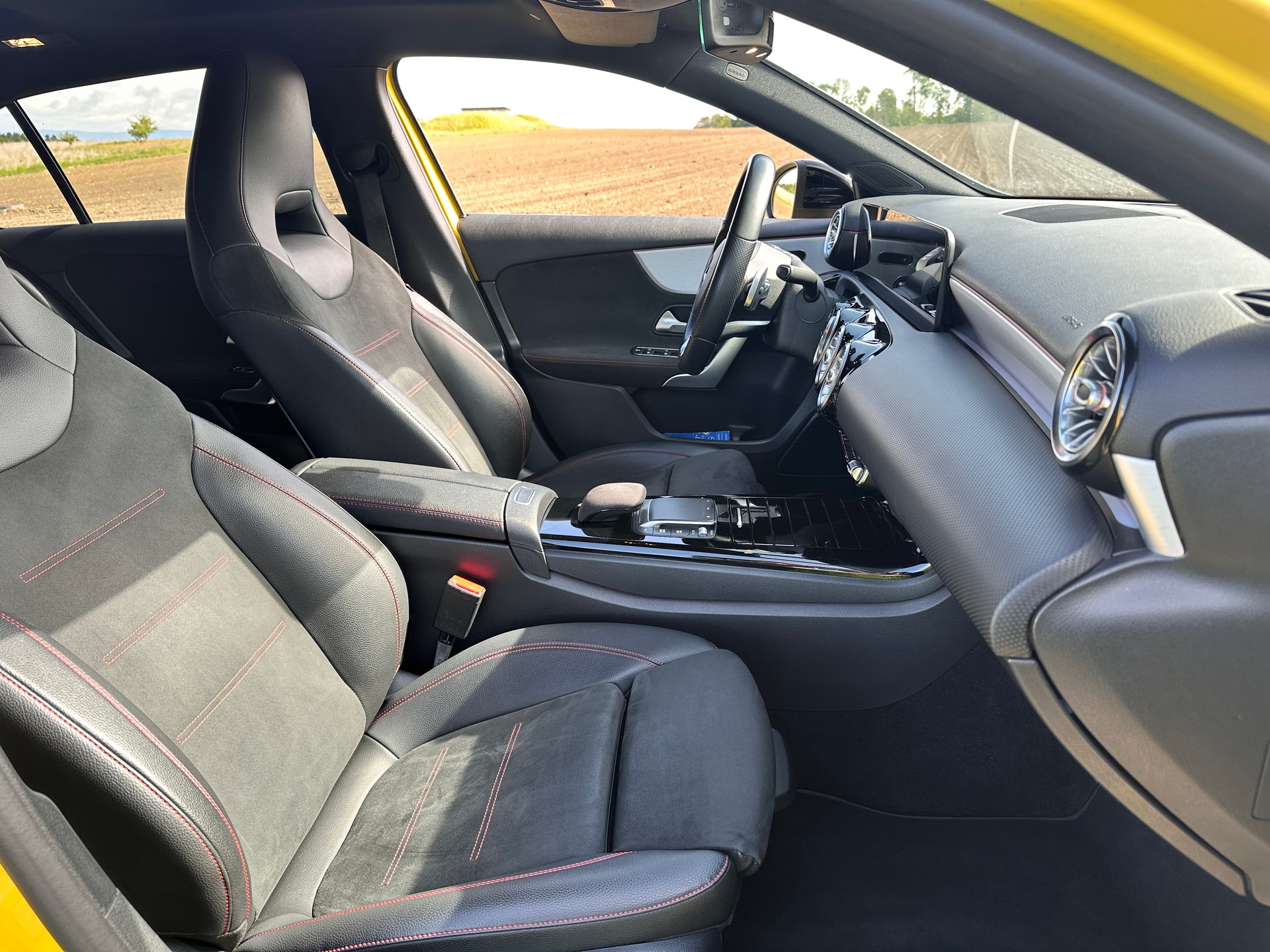 MERCEDES-BENZ A 200 AMG Line 7G-DCT-image-12