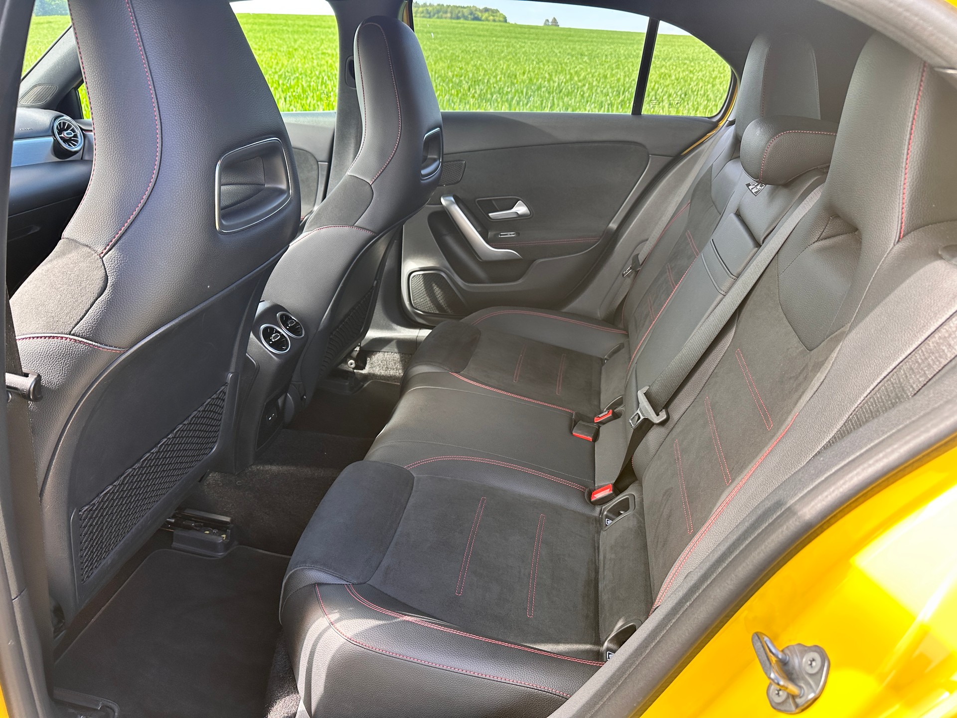 MERCEDES-BENZ A 200 AMG Line 7G-DCT-image-14