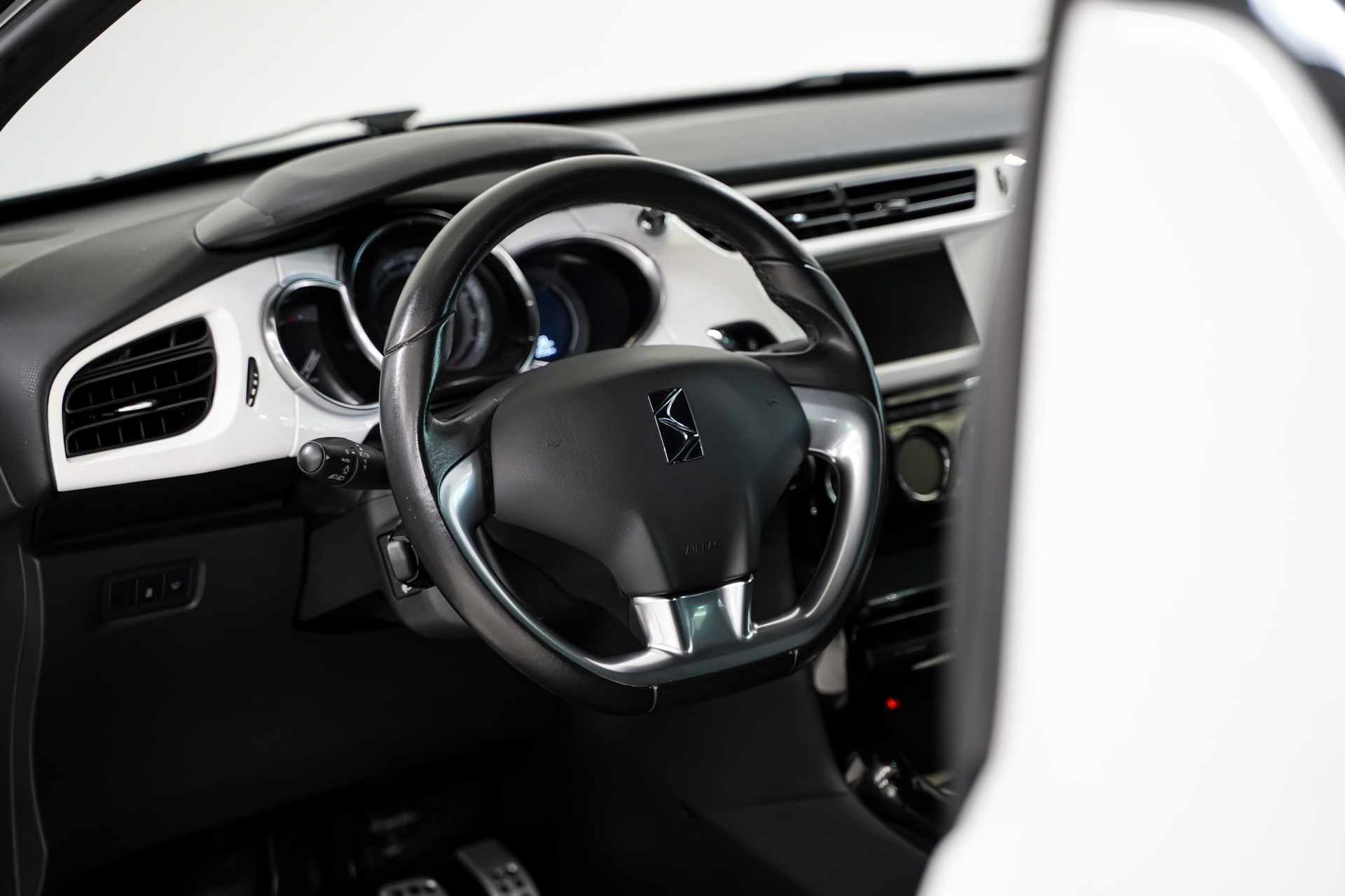DS AUTOMOBILES DS3 1.6 THP Sport Chic-image-8