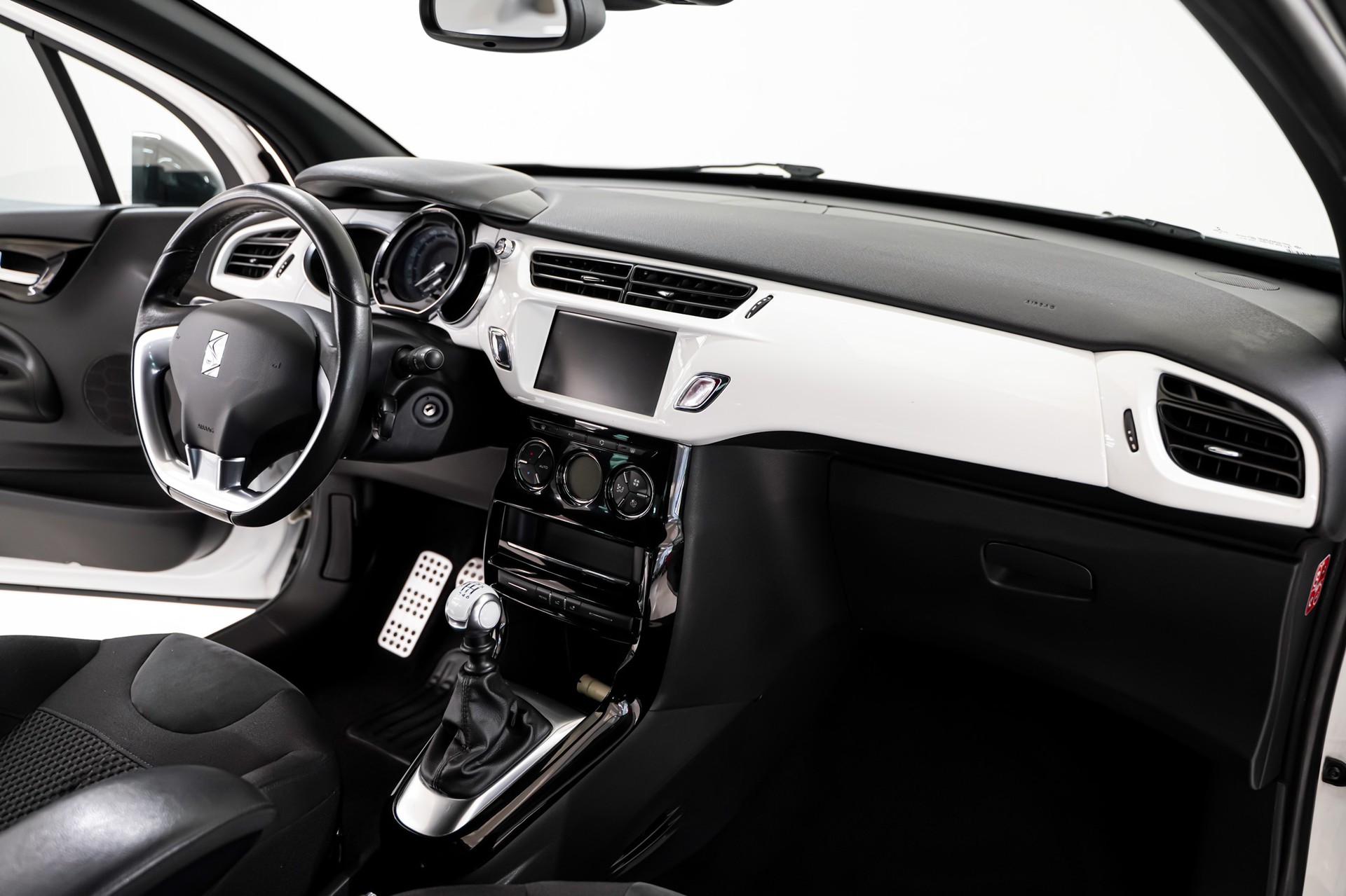 DS AUTOMOBILES DS3 1.6 THP Sport Chic-image-16