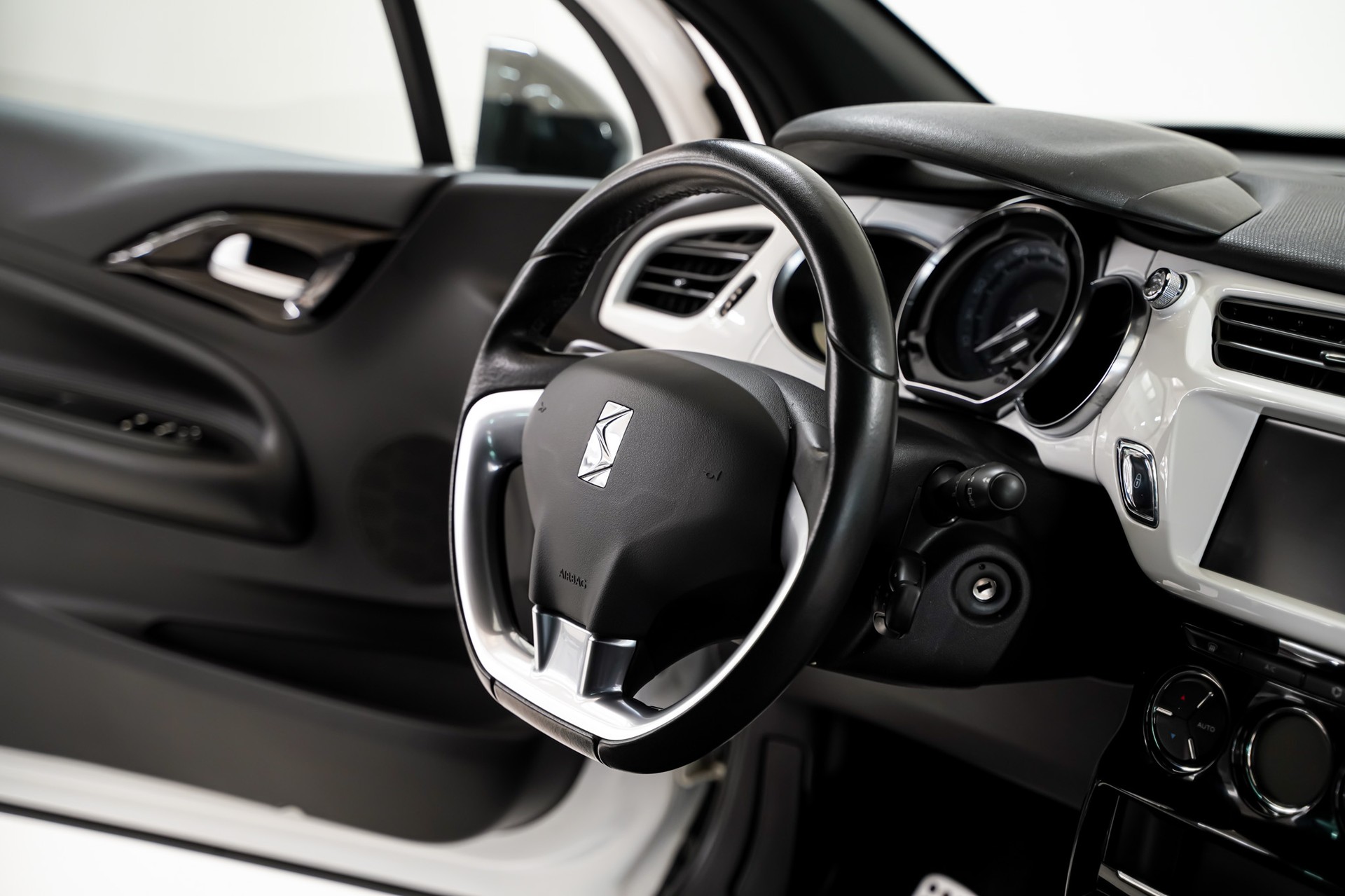 DS AUTOMOBILES DS3 1.6 THP Sport Chic-image-18