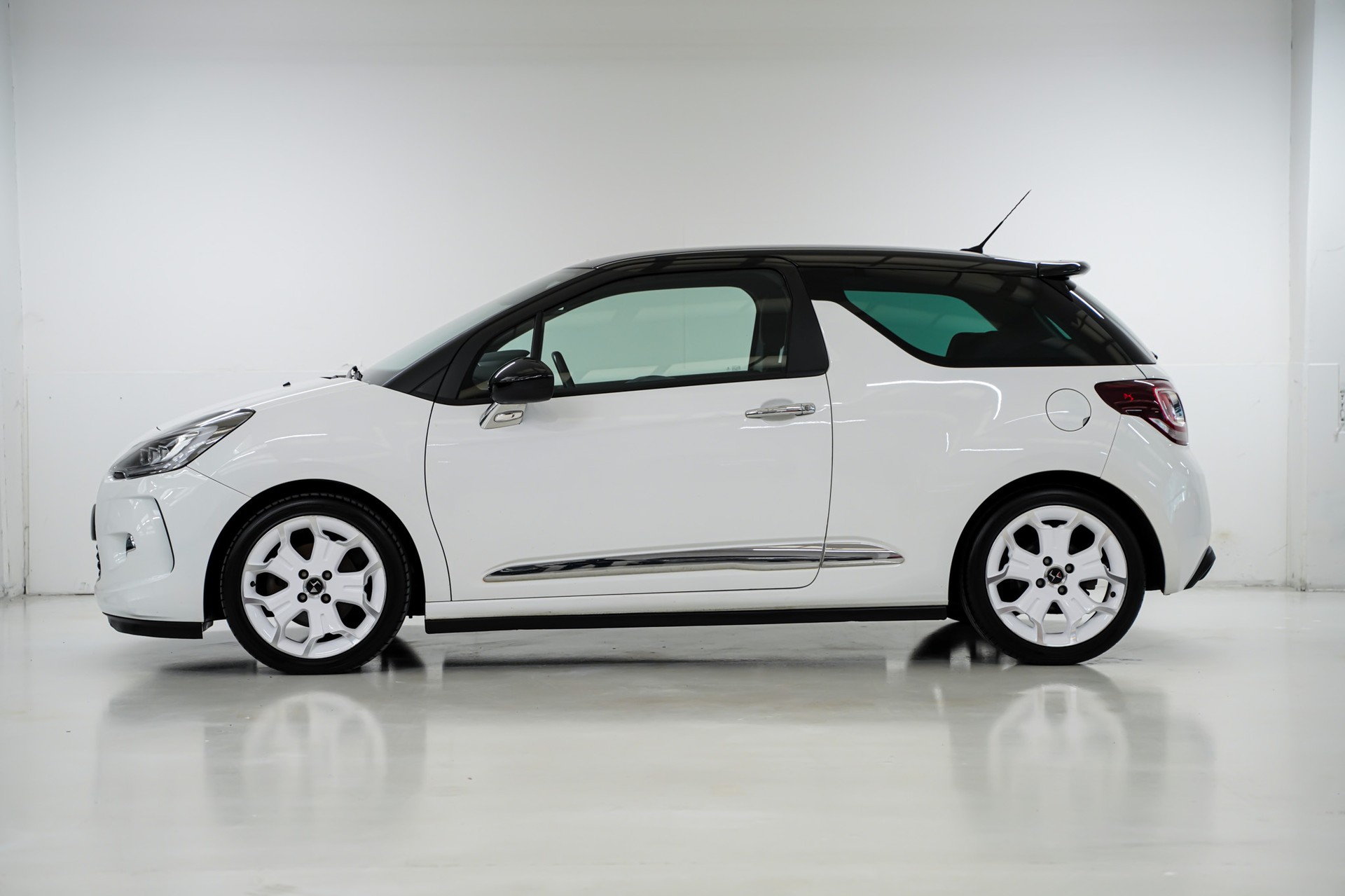 DS AUTOMOBILES DS3 1.6 THP Sport Chic-showroom-element-3