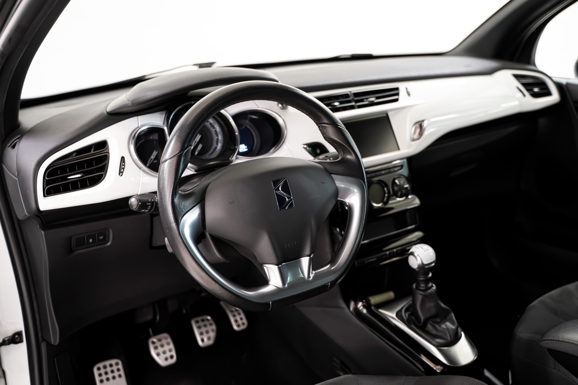 DS AUTOMOBILES DS3 1.6 THP Sport Chic-image-9