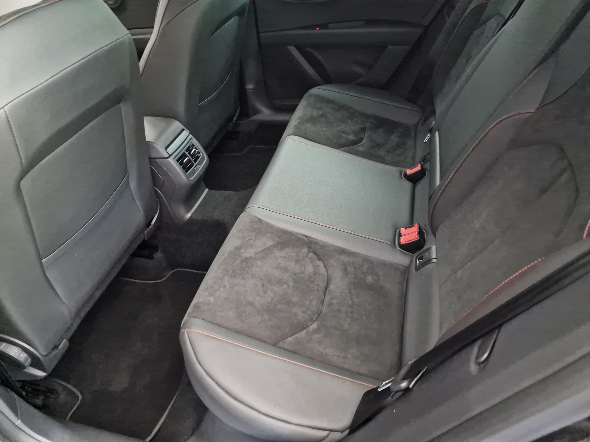 SEAT Leon 1.4 TSI ACT FR Evolution DSG-image-8