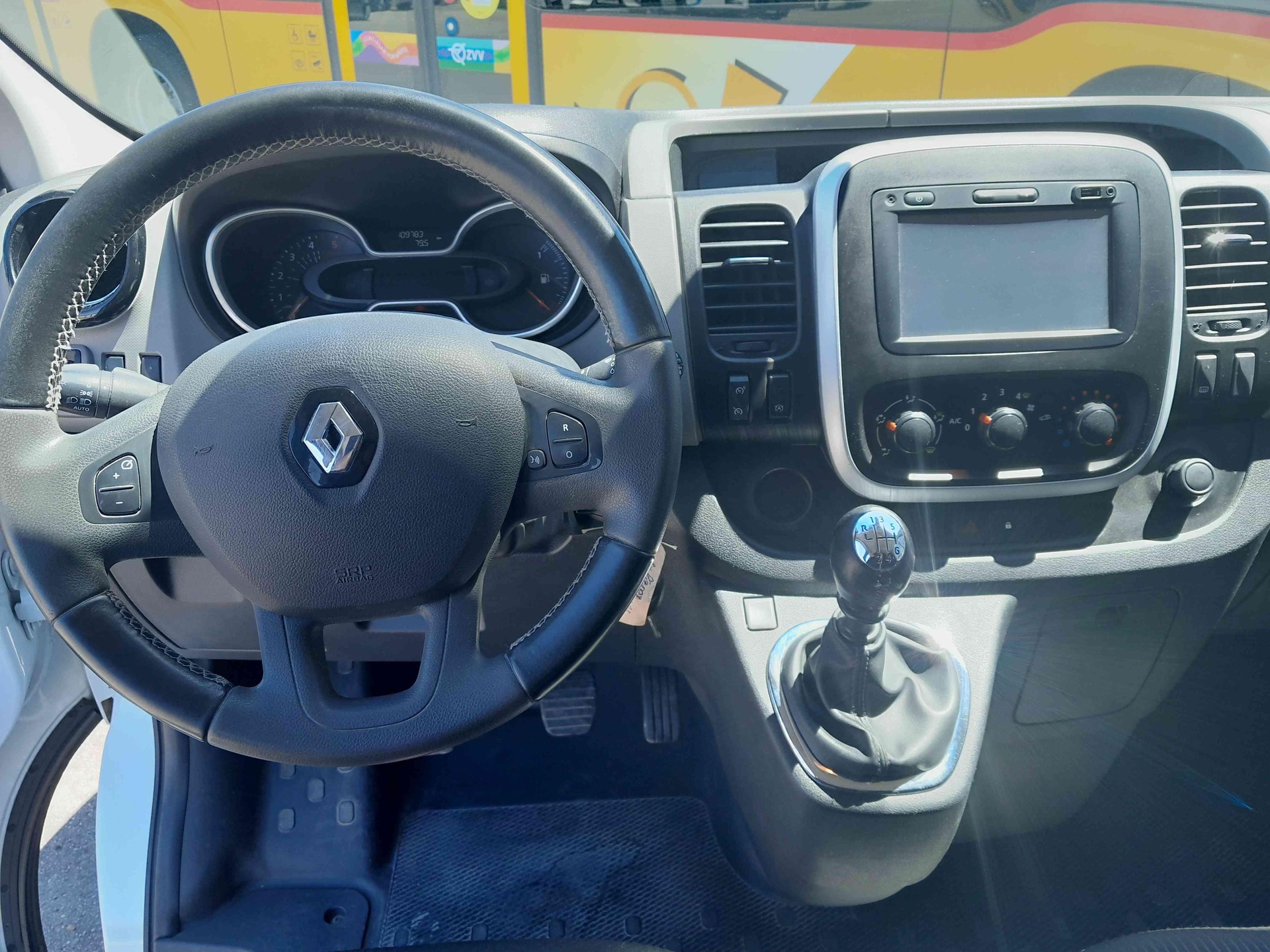 RENAULT Trafic Passenger 1.6 dCi TwinTurbo Authentique-image-9