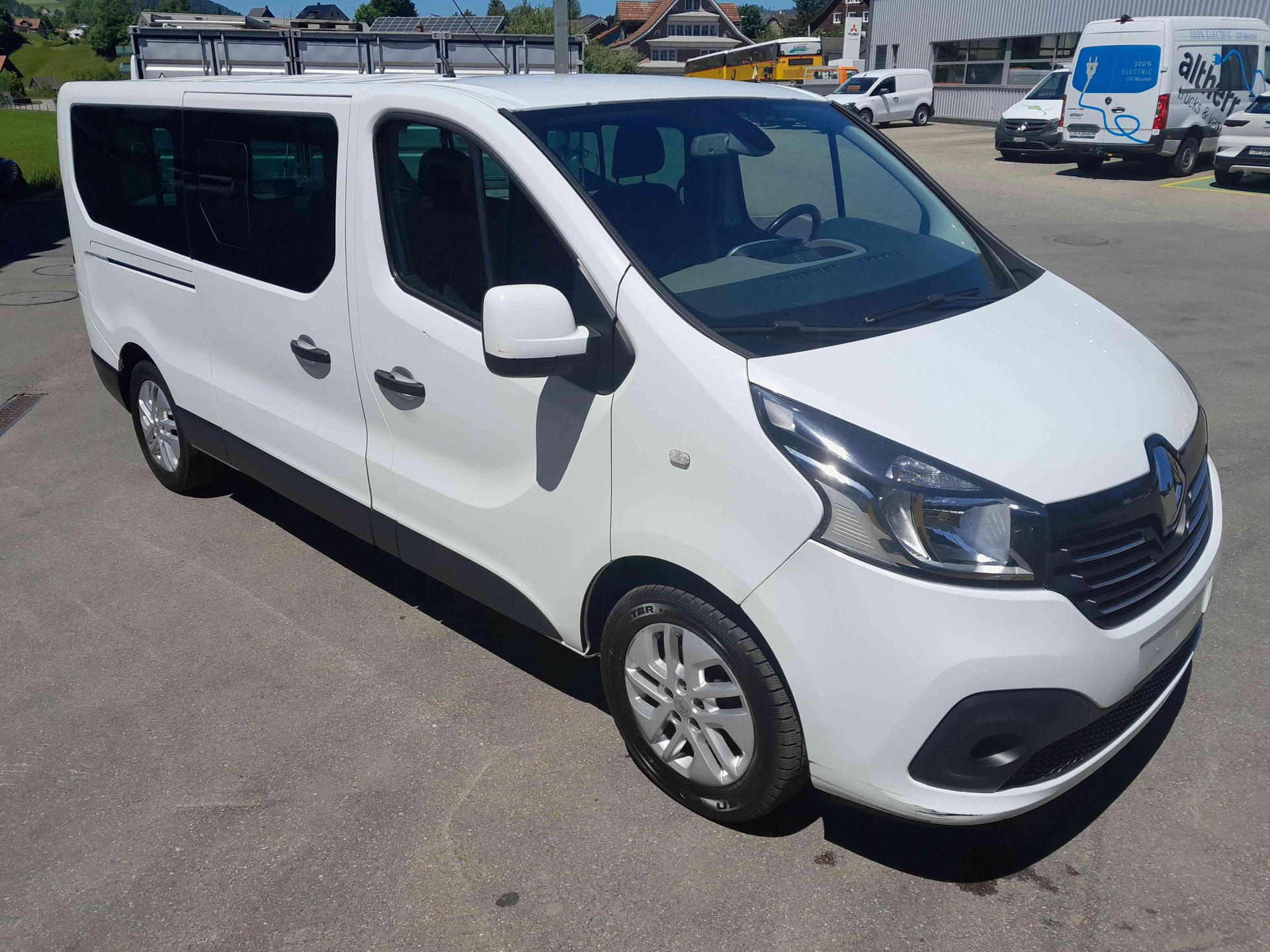 RENAULT Trafic Passenger 1.6 dCi TwinTurbo Authentique-image-6