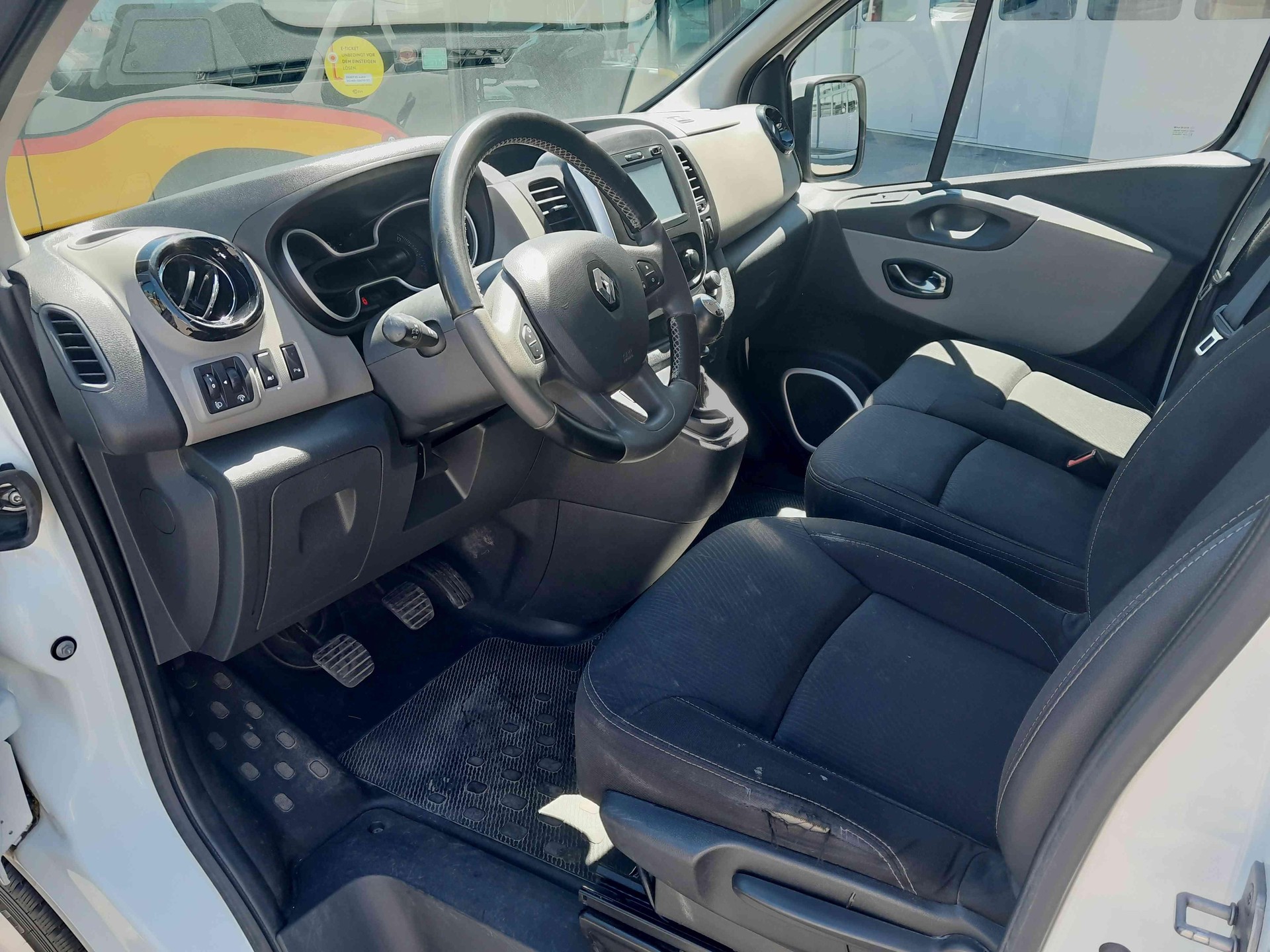 RENAULT Trafic Passenger 1.6 dCi TwinTurbo Authentique-image-8